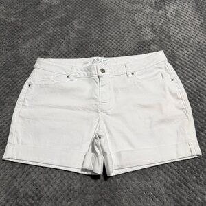 Apt 9 Essentials Women’s Roll Cuff Shorts - White - Size 12